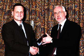 Stuart Edwardson receiving his Prize